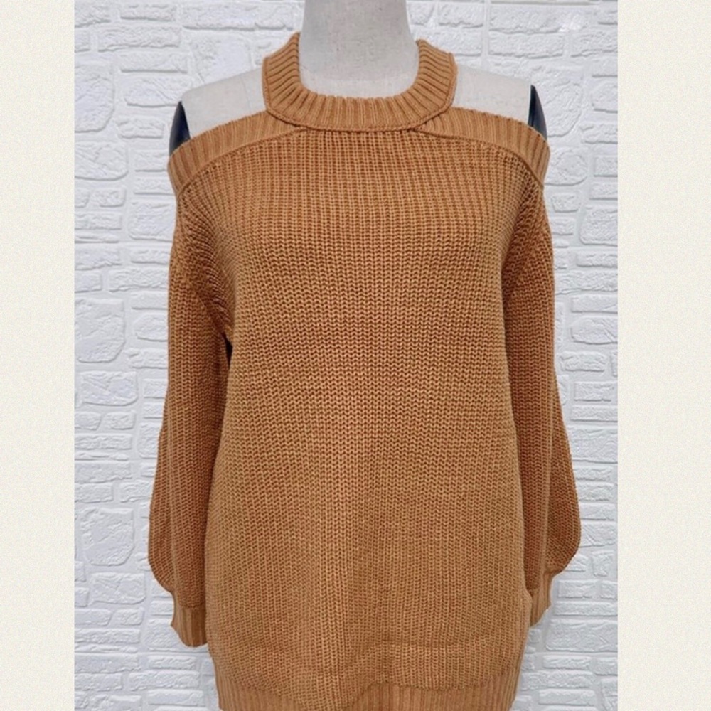 NWT Off shoulder long sleeve knit top. - Picture 3 of 3